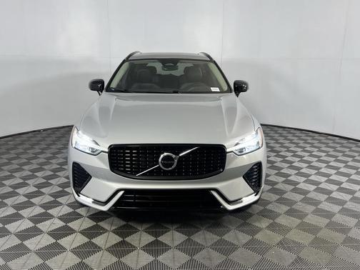 2024 Volvo XC60 B5 Core Dark Theme