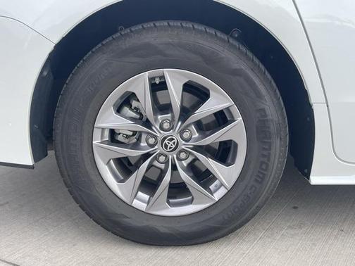 2023 Toyota Sienna XLE 8 Passenger