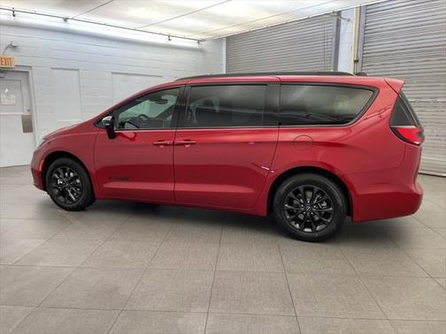 2025 Chrysler Pacifica L
