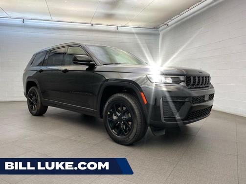 Diamond Black Crystal Pearlcoat 2026 Jeep Grand Cherokee L Altitude