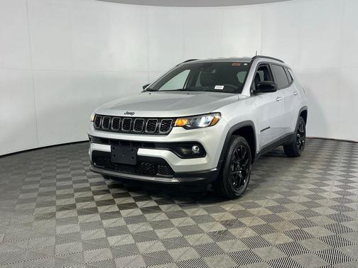 Silver Zynith Metallic Clearcoat 2025 Jeep Compass Latitude