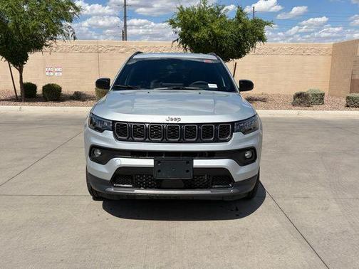 Silver Zynith Metallic Clearcoat 2025 Jeep Compass Latitude