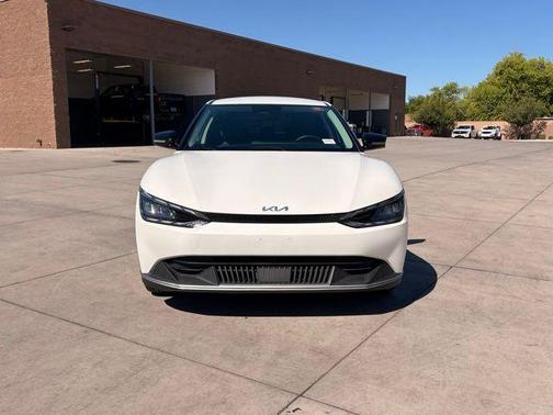 Snow White Pearl 2024 Kia EV6 Light Long Range