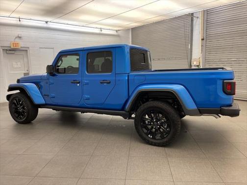 2025 Jeep Gladiator Nighthawk