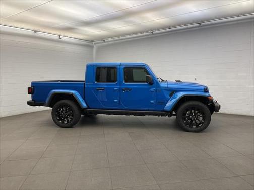 2025 Jeep Gladiator Nighthawk
