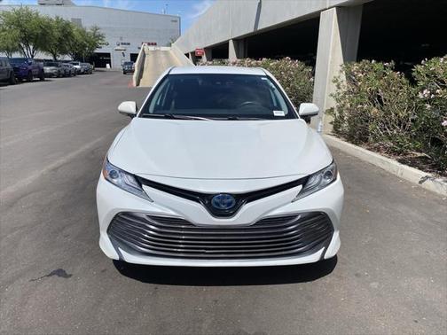 2020 Toyota Camry Hybrid XLE