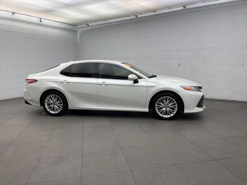2020 Toyota Camry Hybrid XLE