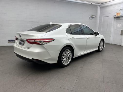 2020 Toyota Camry Hybrid XLE
