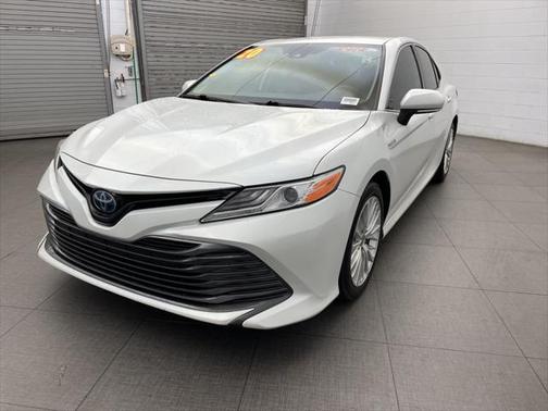 2020 Toyota Camry Hybrid XLE