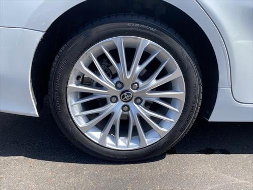 2020 Toyota Camry Hybrid XLE