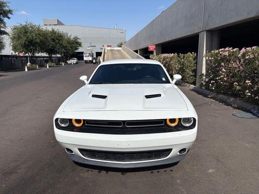 White Knuckle Clearcoat 2019 Dodge Challenger SXT