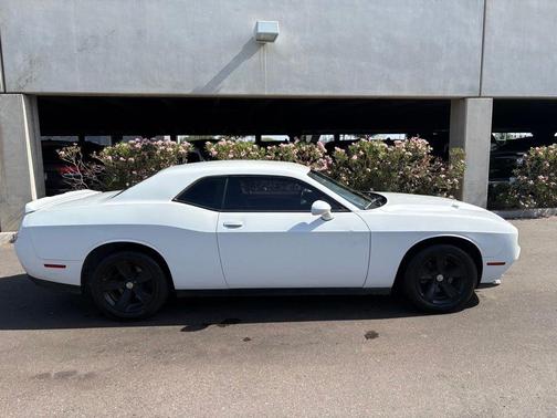 White Knuckle Clearcoat 2019 Dodge Challenger SXT
