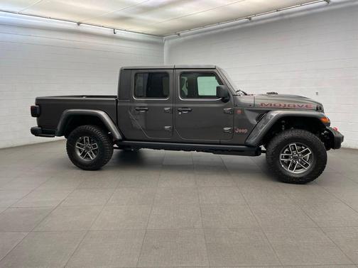 Granite Crystal Metallic Clearcoat 2026 Jeep Gladiator Mojave X 4x4