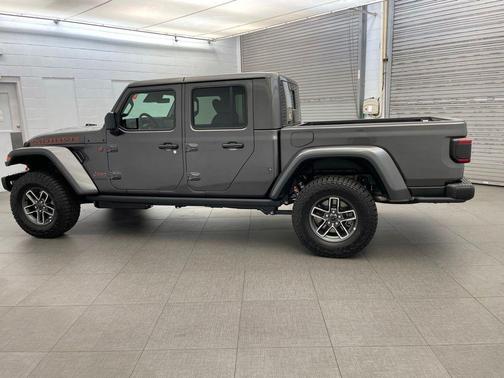 Granite Crystal Metallic Clearcoat 2026 Jeep Gladiator Mojave X 4x4