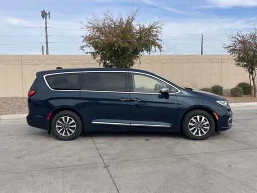 2022 Chrysler Pacifica Hybrid Limited