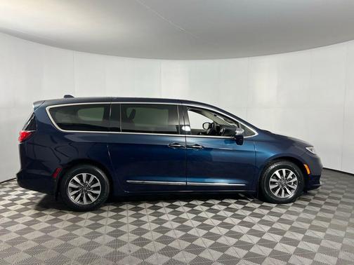2022 Chrysler Pacifica Hybrid Limited