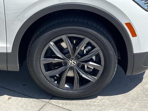 2024 Volkswagen Tiguan 2.0T SE 4MOTION