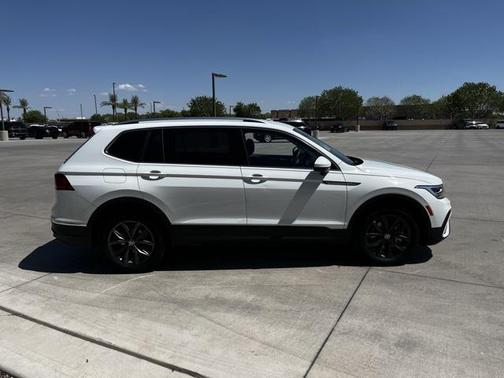 2024 Volkswagen Tiguan 2.0T SE 4MOTION