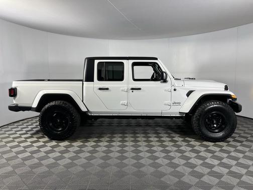 2023 Jeep Gladiator Overland