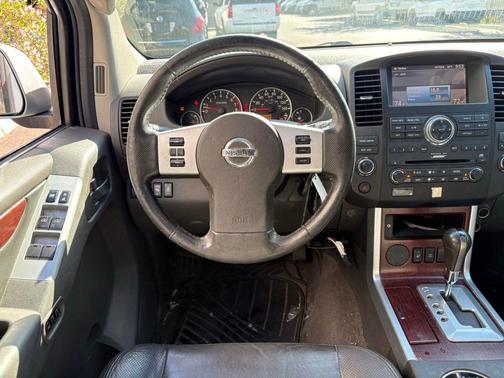 2008 Nissan Pathfinder SE