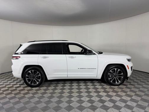 Bright White Clearcoat 2023 Jeep Grand Cherokee 4xe Overland