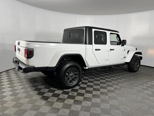 2024 Jeep Gladiator Sport S