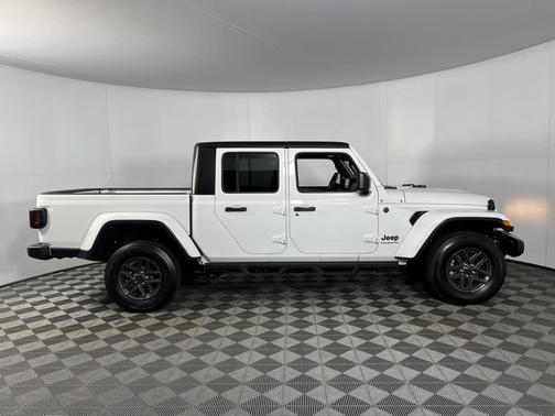 2024 Jeep Gladiator Sport S