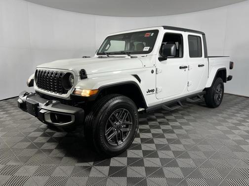2024 Jeep Gladiator Sport S