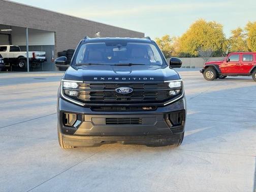 2025 Ford Expedition Max Active 4x4