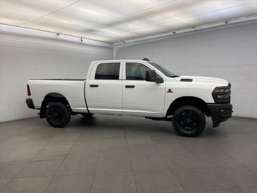 2025 RAM 2500 Tradesman Crew Cab 4x4 6'4' Box