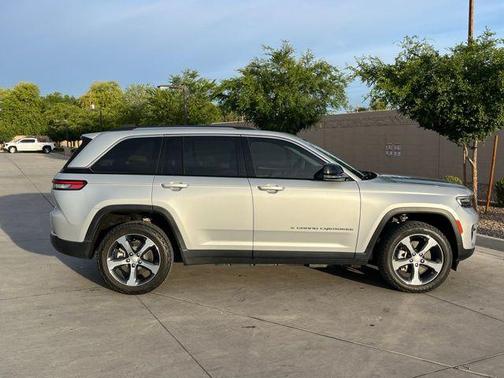 Silver Zynith 2022 Jeep Grand Cherokee 4xe Base