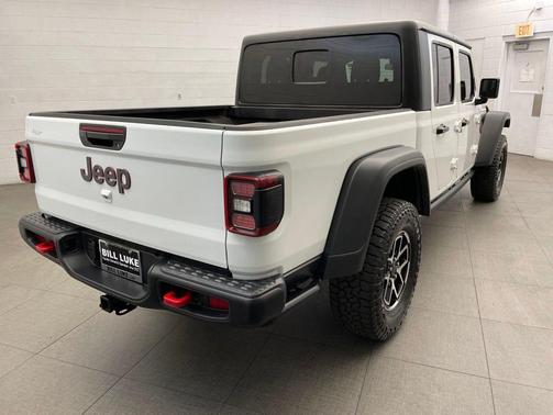 Bright White Clearcoat 2024 Jeep Gladiator Rubicon