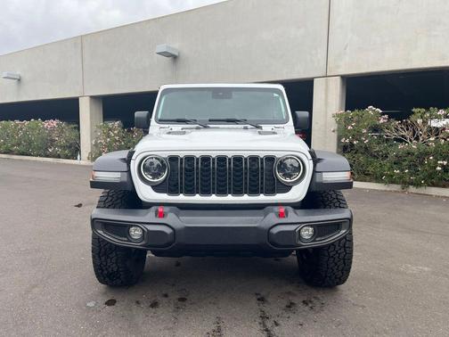 Bright White Clearcoat 2024 Jeep Gladiator Rubicon