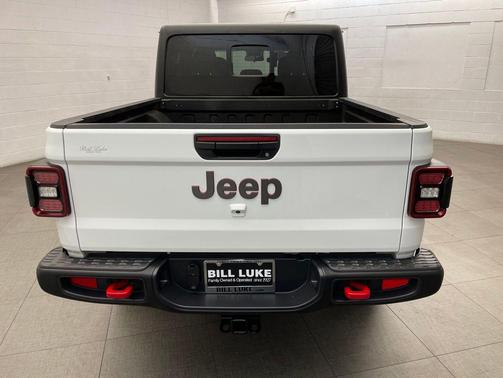 Bright White Clearcoat 2024 Jeep Gladiator Rubicon