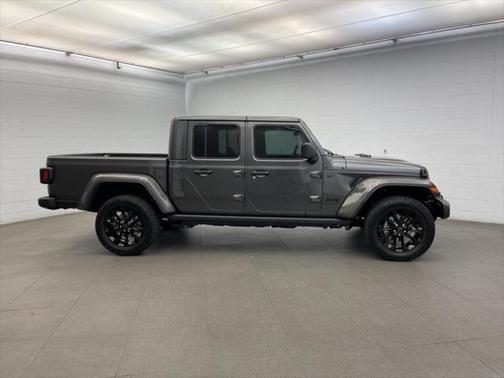 2025 Jeep Gladiator Nighthawk