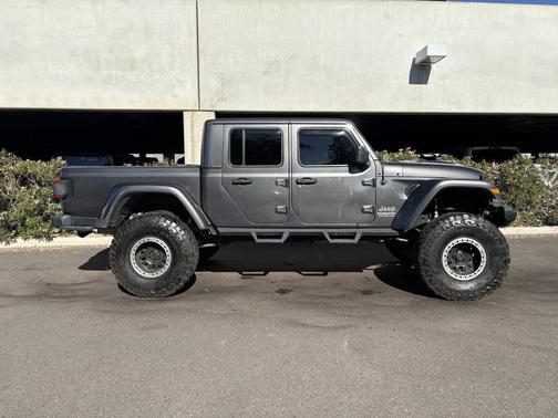 2022 Jeep Gladiator Overland