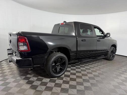 Diamond Black Crystal Pearlcoat 2023 RAM 1500 Big Horn/Lone Star