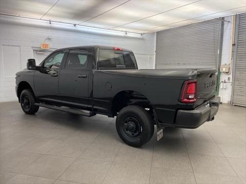 2025 RAM 2500 Tradesman Crew Cab 4x4 6'4' Box