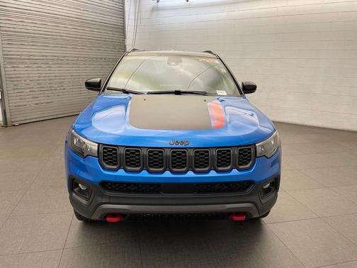 Hydro Blue Pearlcoat 2026 Jeep Compass Trailhawk