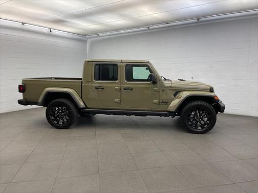 2025 Jeep Gladiator Nighthawk