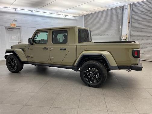 2025 Jeep Gladiator Nighthawk