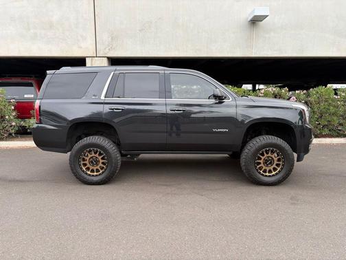 Carbon Black Metallic 2020 GMC Yukon SLT