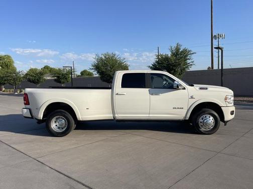 2022 RAM 3500 Laramie Crew Cab 4x4 8' Box