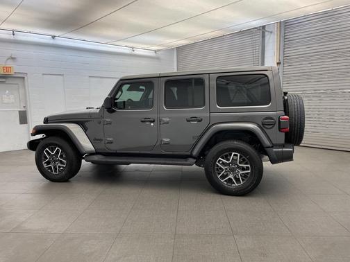 2026 Jeep Wrangler 4-Door Sahara 4x4