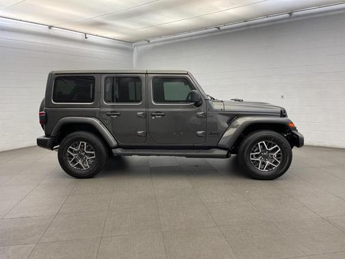2026 Jeep Wrangler 4-Door Sahara 4x4