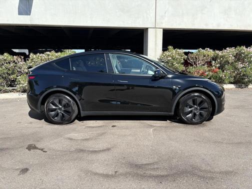 2025 Tesla Model Y Long Range Dual Motor Rear-Wheel Drive