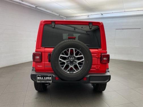 2026 Jeep Wrangler 4-Door Sahara 4x4