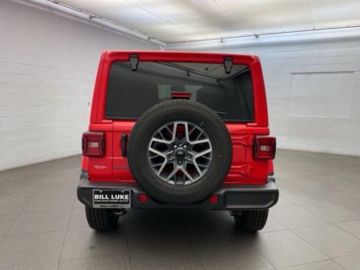 2026 Jeep Wrangler 4-Door Sahara 4x4