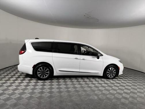 2023 Chrysler Pacifica Hybrid Limited