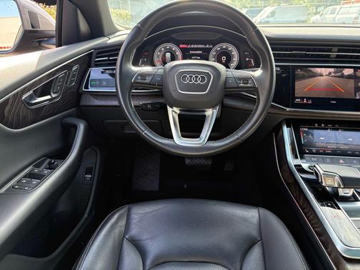 Daytona Gray Pearl Effect 2021 Audi Q8 55 Premium Plus